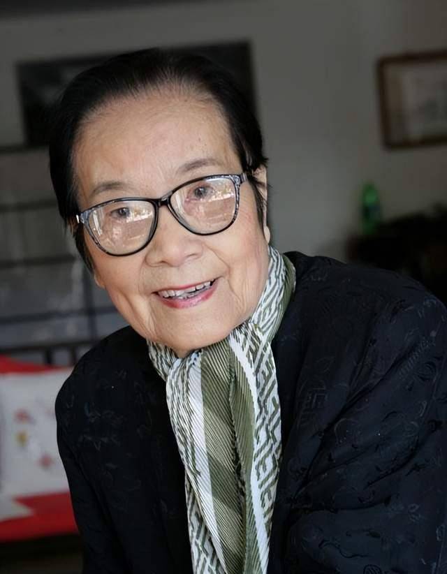 国学大师叶曼:93岁时预言中国将崛起,准确预言自己活103岁_年轻人