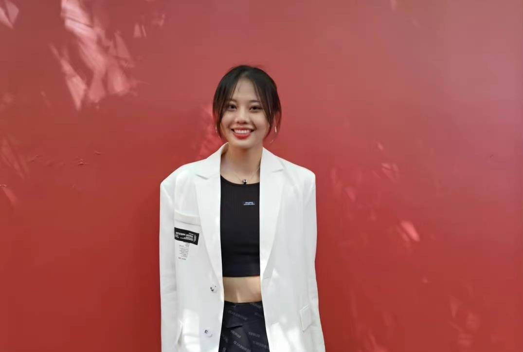 龚翔宇晒美照,长相酷似马思纯,国手颜值"新"天花板_照片_化妆_进行