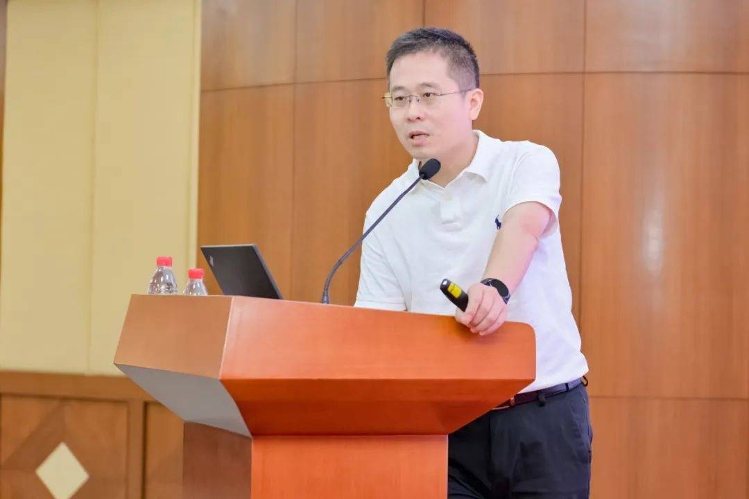 柳建华教授作项目介绍圆桌互动圆桌互动环节由柳建华教授主持.