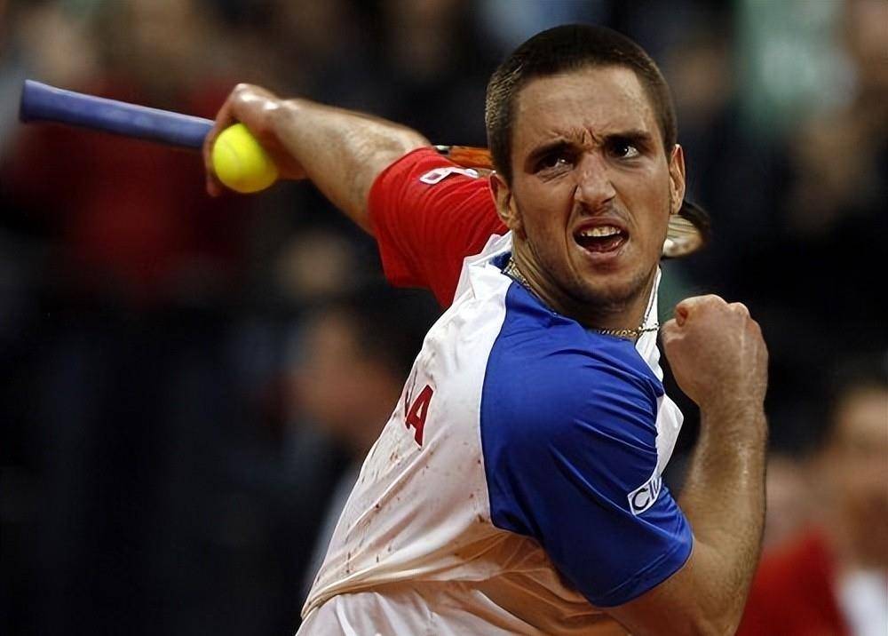 维克托·特洛伊基:网球坚韧传奇!