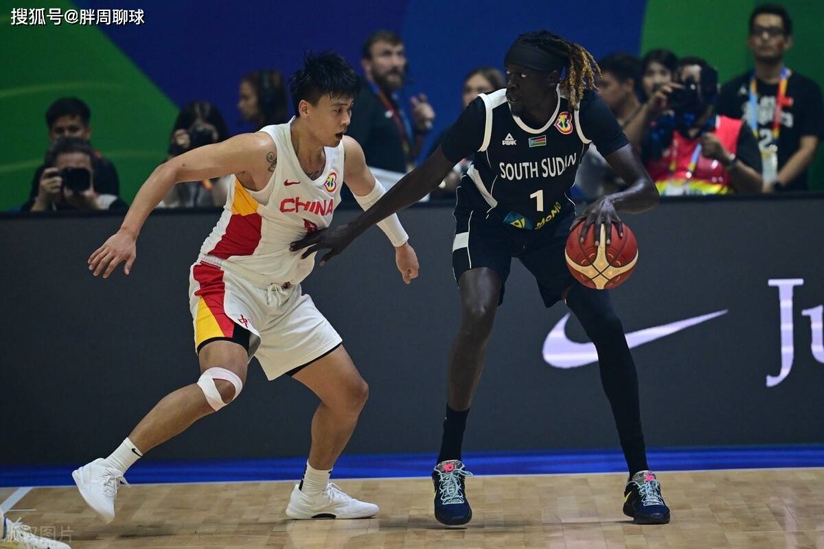 中国男篮2场惨败62分，赵睿赛后做惊人决定，姚明批准，乔帅心疼