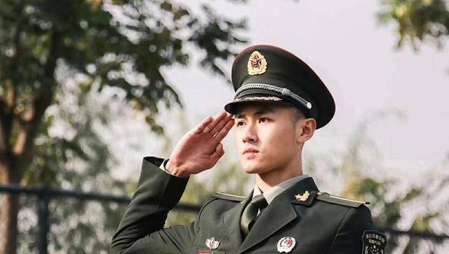 因《声入人心》成名,第一部戏和龚俊合作,他还参演了杨紫新剧_陆宇鹏