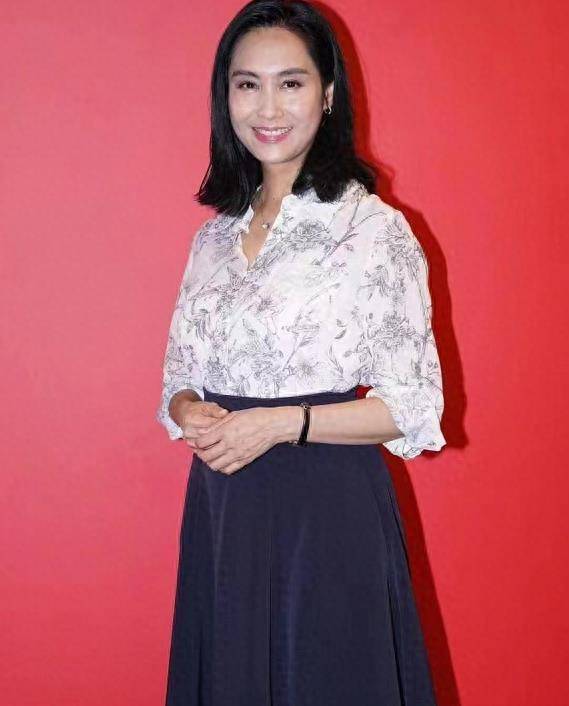 朱茵就是其中之一,即使现如今已经52岁,也是这个年龄段儿有气质又有