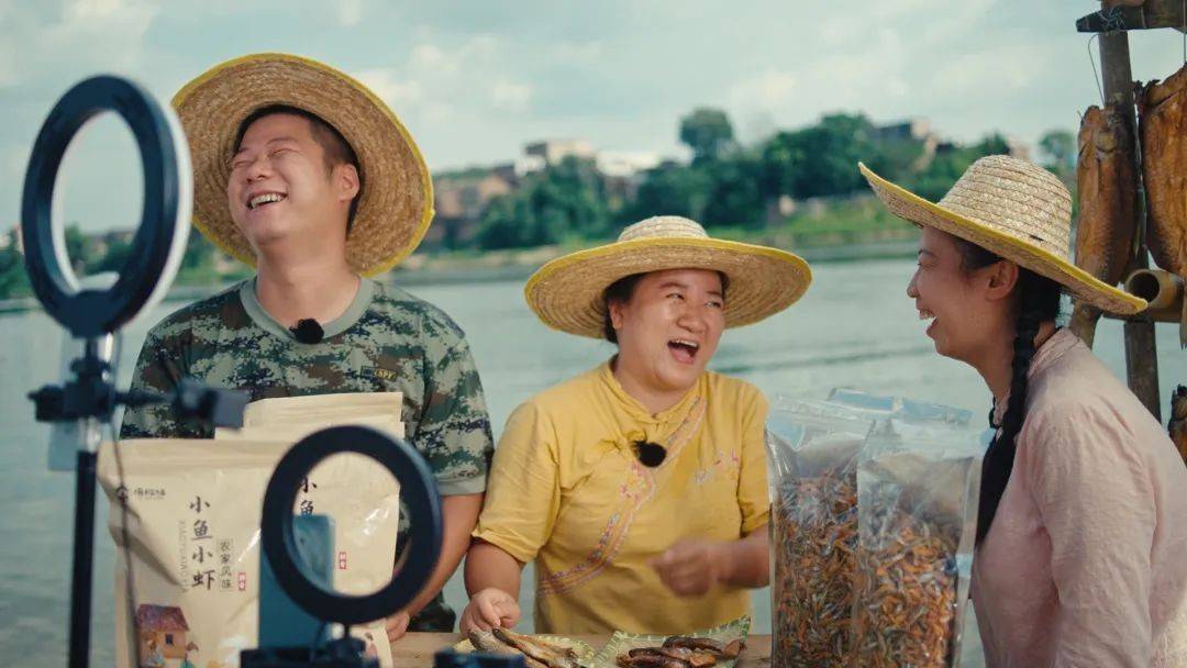 抖音上走出的"中国合伙人",让生意不再内卷_钟永平_直播_义乌