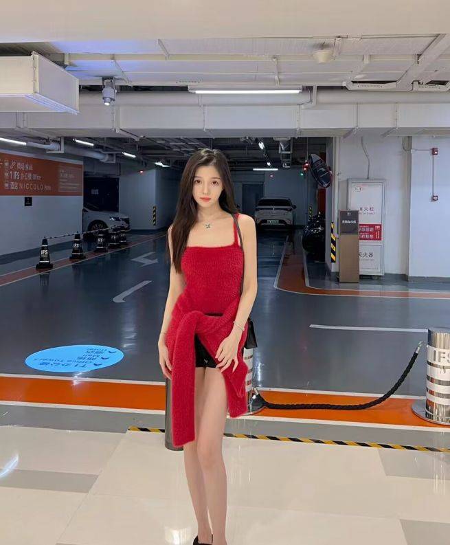 网红晓雪疑默认与李现恋爱,下场与男方粉丝开怼,承认分手带娃