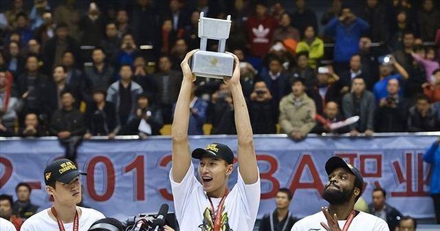 易建联退役了,你还看cba吗?还看广东宏远吗?_赛季_王仕鹏_问题