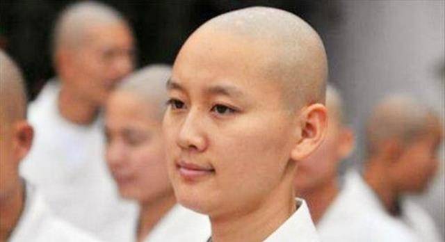 山东女孩马滢:才貌双全,名牌大学毕业,为何不找工作出家当尼姑_微博