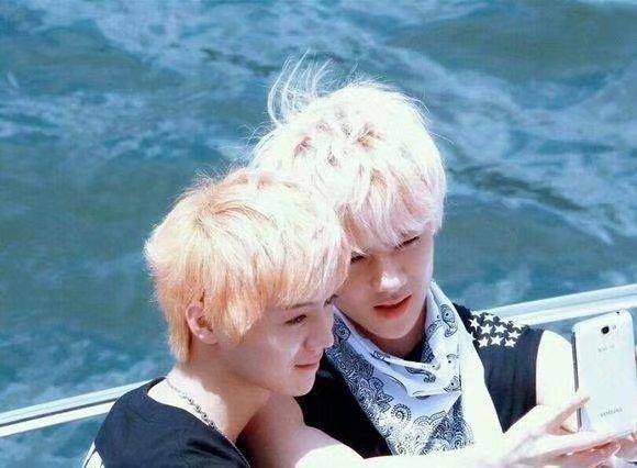 曾经,勋鹿粉被冠以"宇红"之名,驰骋天下,宇宙最红,cp粉吃糖吃到齁.