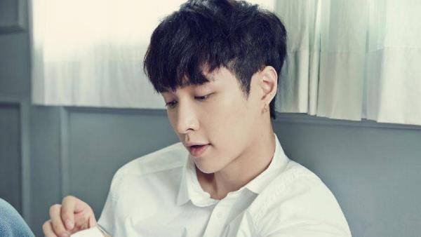 张艺兴:年少出道多年打拼,走红以后不忘初心,艺兴值得被喜欢_娱乐