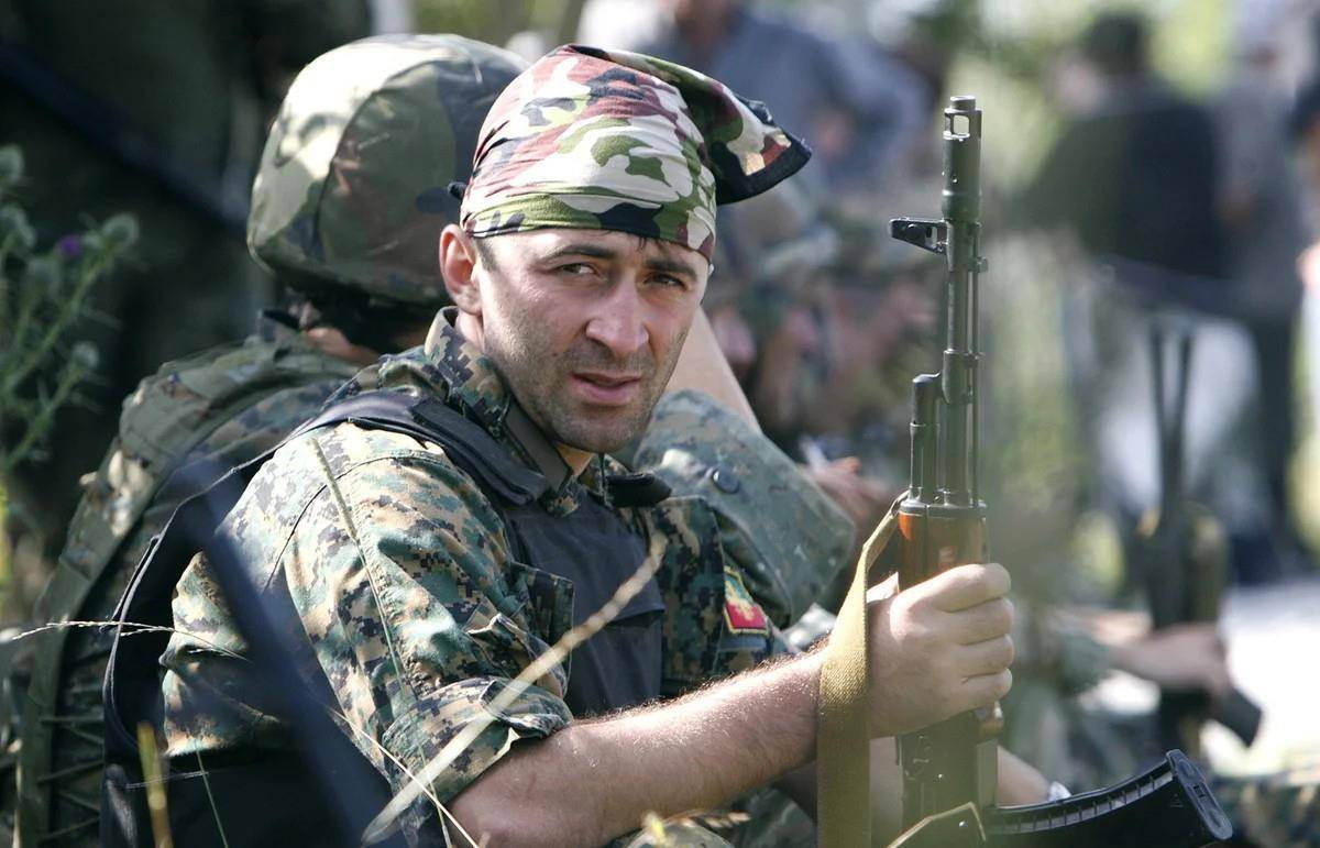 俄格五日战争:中国记者生死记_茨欣瓦利_基尼斯_少校