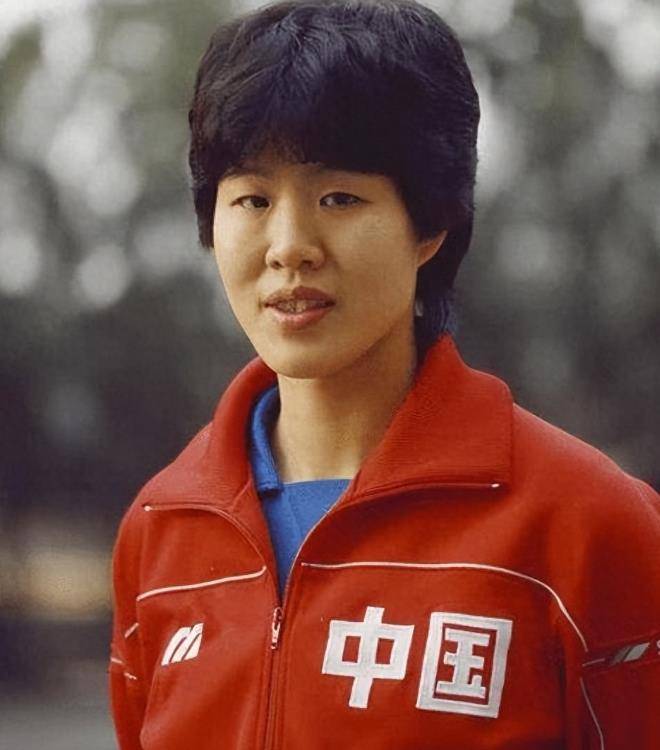 郎平于1960年出生在天津市,由于那时的天津灾难频繁,导致郎平家庭经济