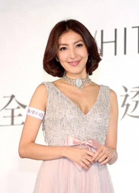 杨谨华和小五岁男友分手差点轻生?