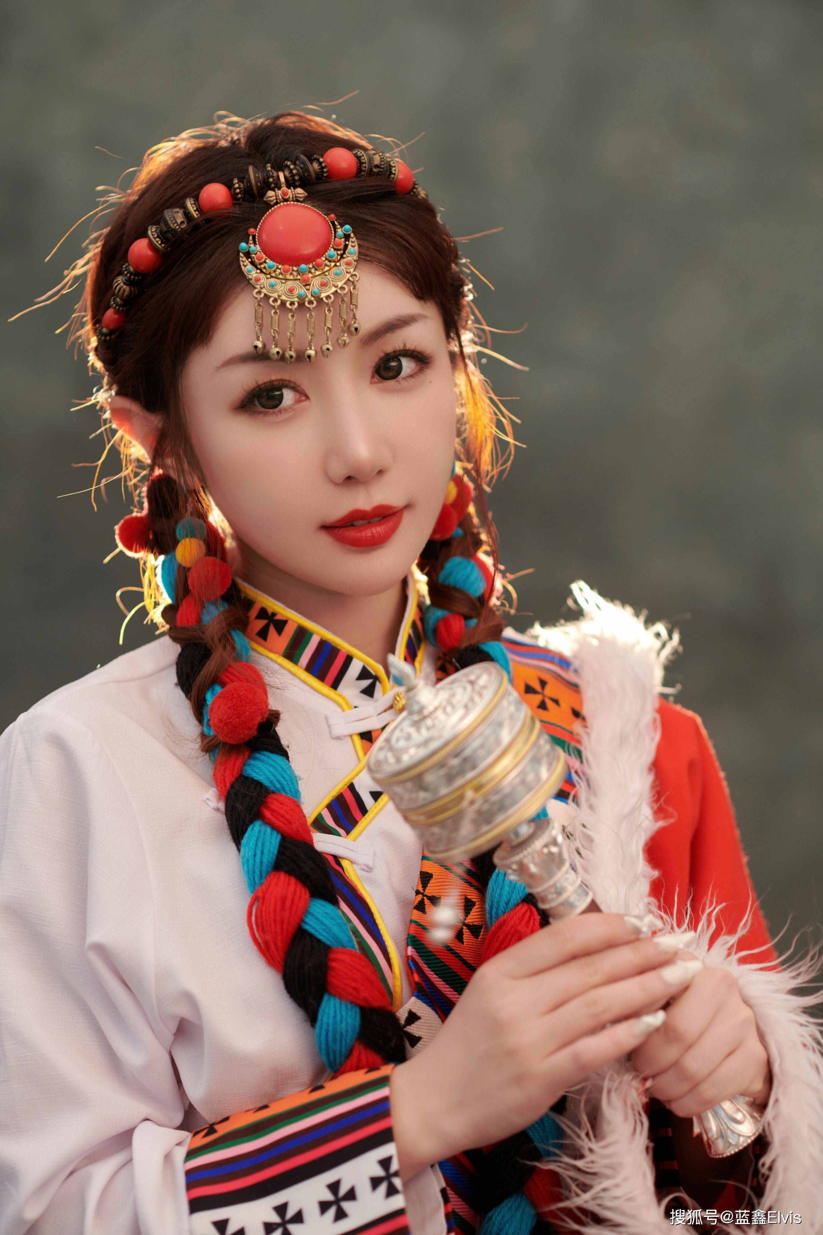 上淇的藏族服饰写真_照片