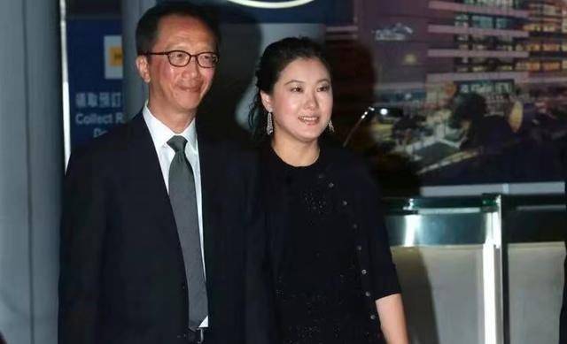 梁锦松100亿娶伏明霞,弃tvb花旦择奥运冠军,前女友现在如何_陈慧珊