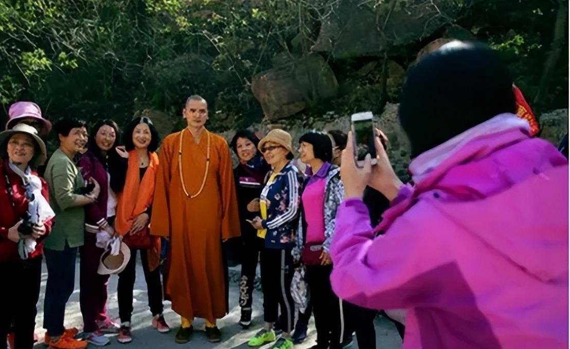 不过面对这些争议,释明心也始终没有正面回应过,凭借