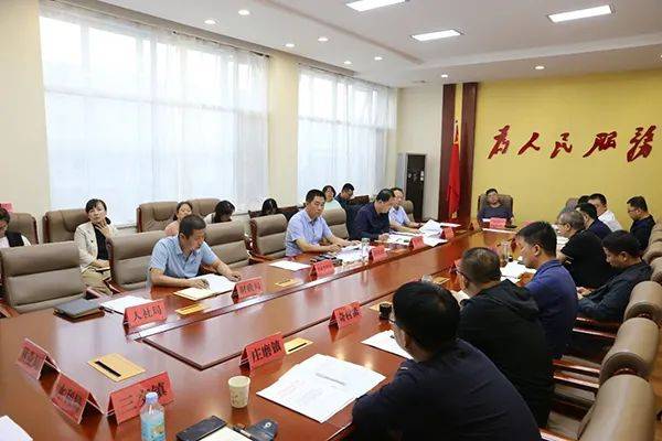 区委常委,常务副区长孙晓磊主持会议并讲话.