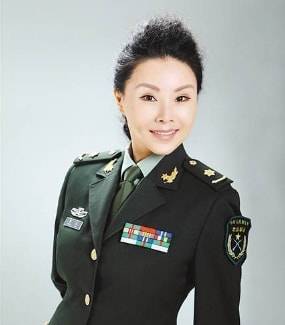 部队里走出来的歌手很多,这段弥足珍贵的军营生活对张迈来说,和舞台上