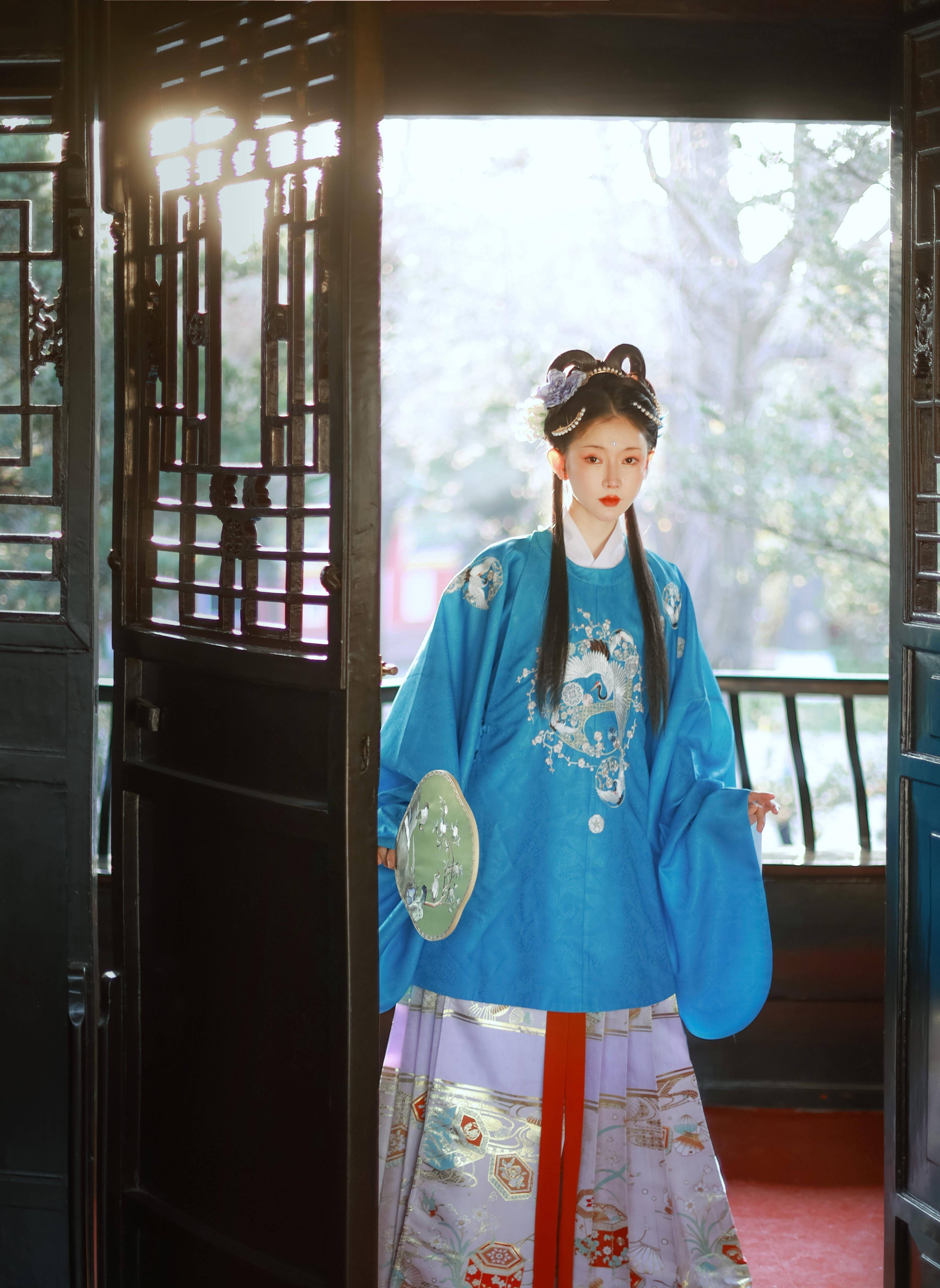 古风惊艳绝美时装秀,薄纱唐汉服上衣充满传奇精神_弥秋君_红色_裙子