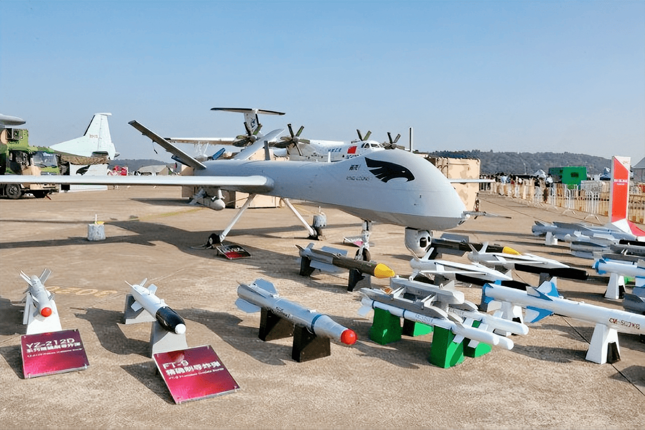 其中包括ag-300大型巡飞弹,鹰击-9反舰导弹以及akd-10空地导弹,还有就