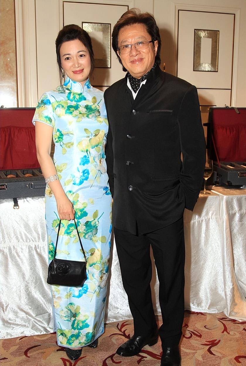 在带女儿方面,陈少霞从不让老公操心,也不全部依赖工人,而男子李文辉