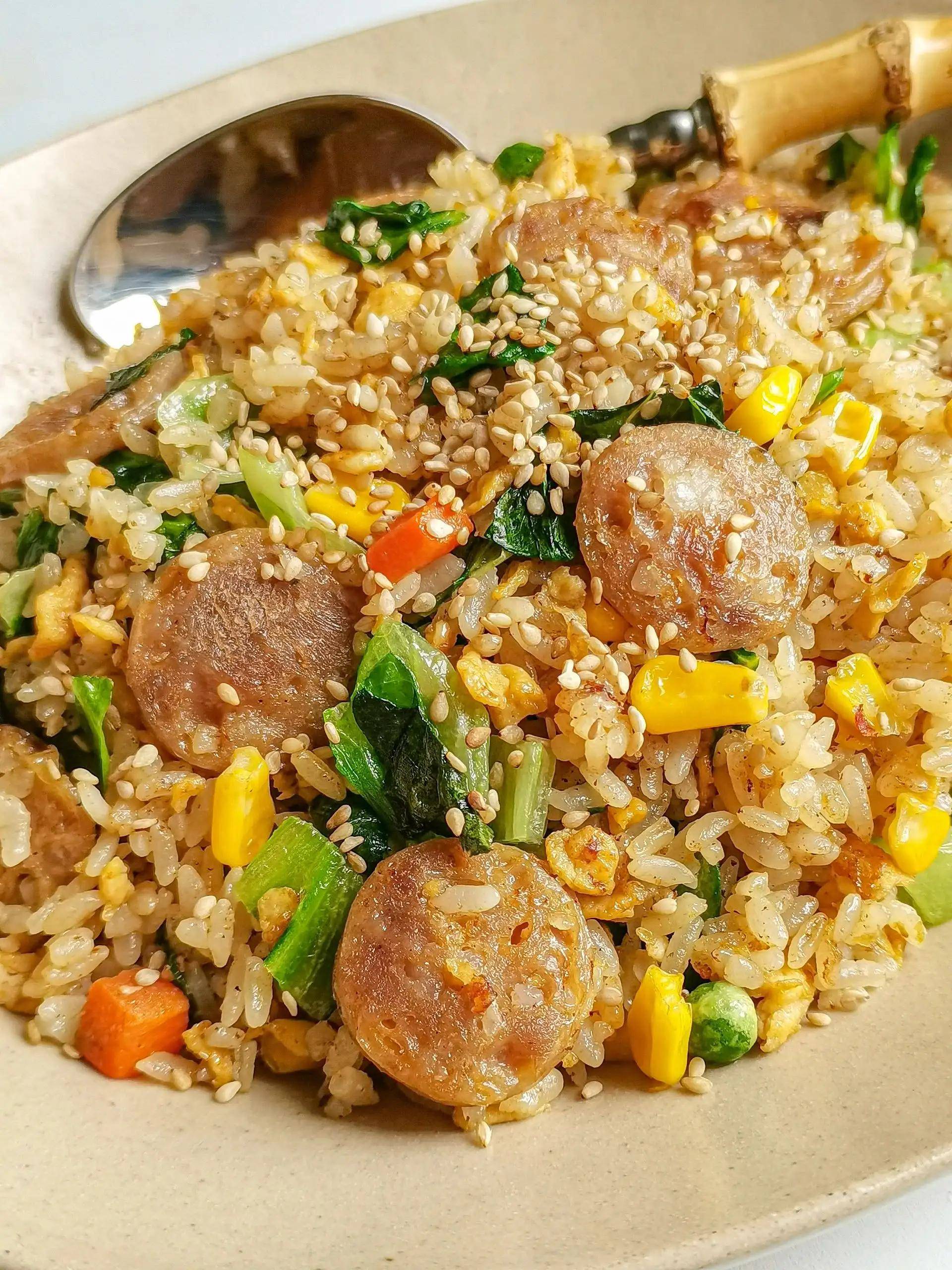 生菜烤肠蛋炒饭15可以吃一辈子的炒饭_蔬菜_食材_做法