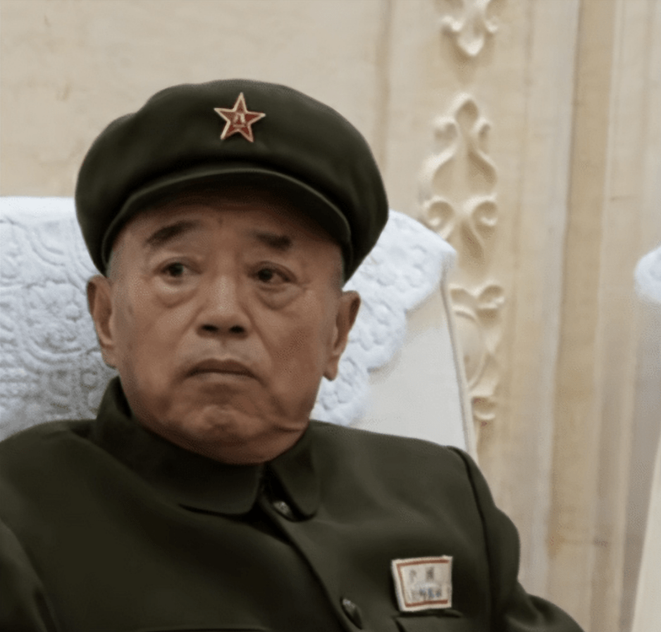 淡出大众的视线后,宗利群把重心都放到了生活上,和娇妻安享他的晚年