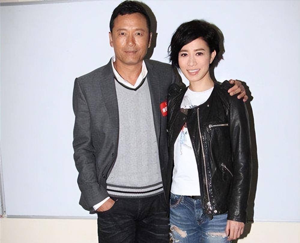 "女美人"佘诗曼:与张智霖假戏真做,男朋友不断来,未婚无子_陈浩民