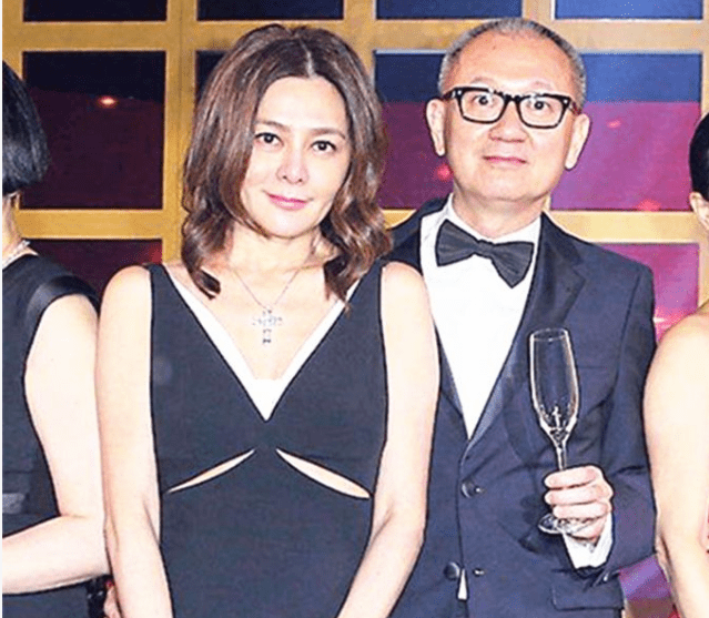 关之琳黎姿一起庆生,相差9岁却像同龄人,合影杨千嬅老公站c位_富豪