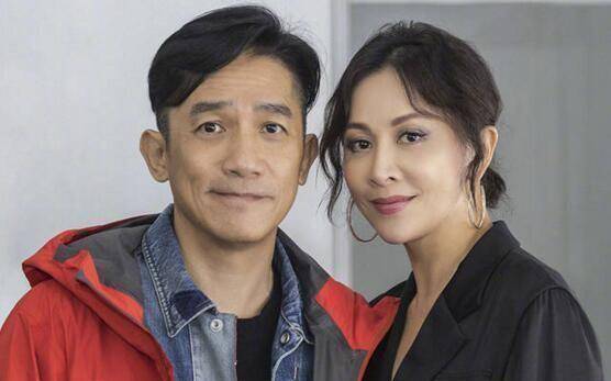 两人相差11岁,一个优雅自然老去,一个美艳却尴尬无比_赵雅芝_刘嘉玲