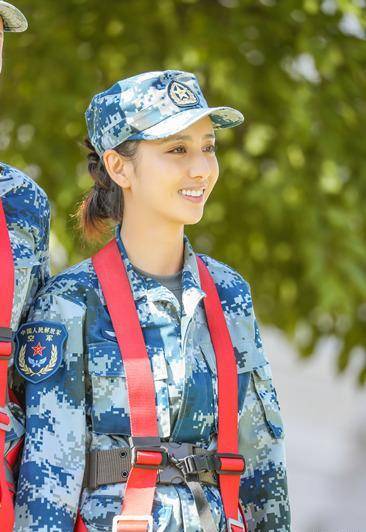 盘点女星"军装杀":当刘涛撞上了俞飞鸿和林青霞,差距一目了然_军人