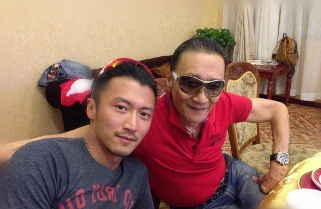 82岁谢贤终获大奖,曾被儿子谢霆锋炫耀奖杯介怀12年_狄波拉_coco_孩子