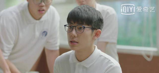 《小欢喜》学霸英子为何要问学渣方一凡考题答案?