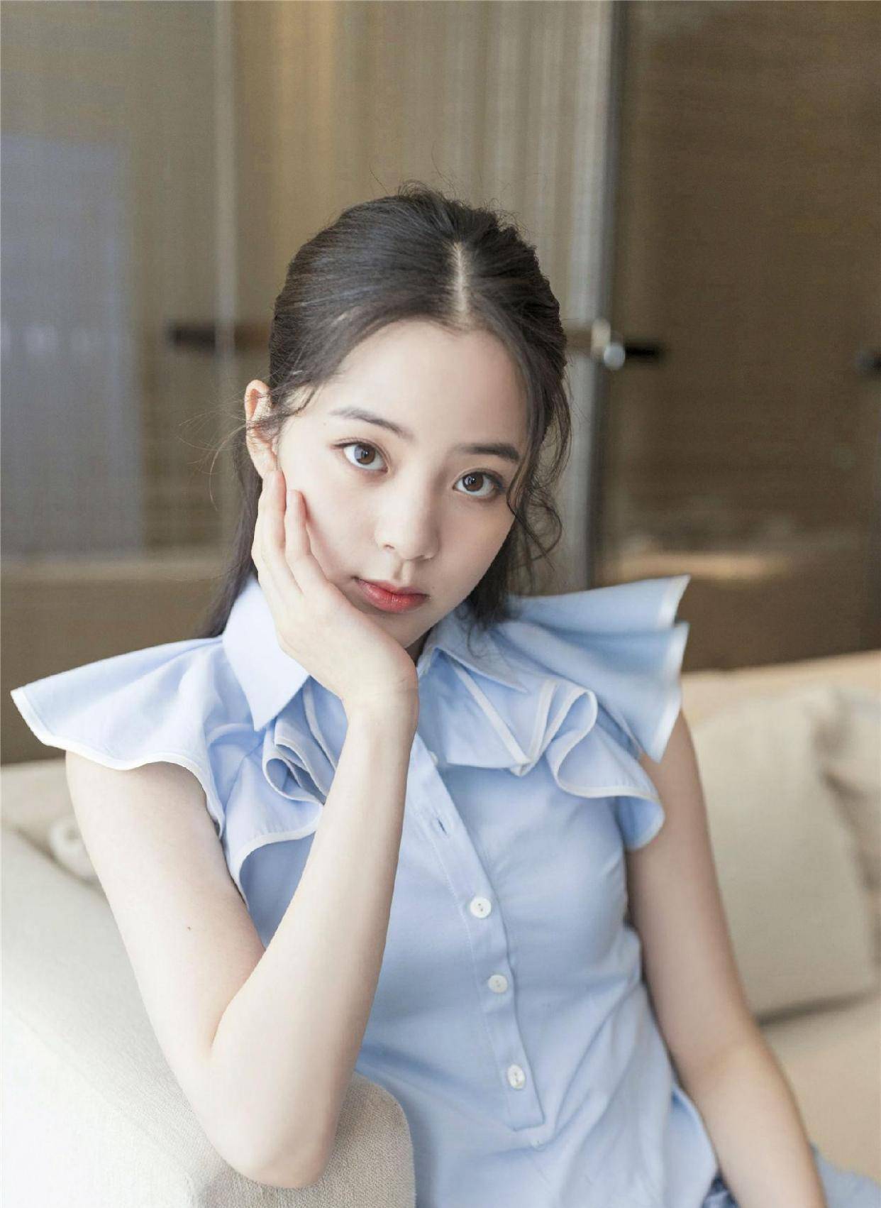 欧阳娜娜为了漂亮练拳击,扎着可爱的拳击辫,对运动最大的尊重_网友