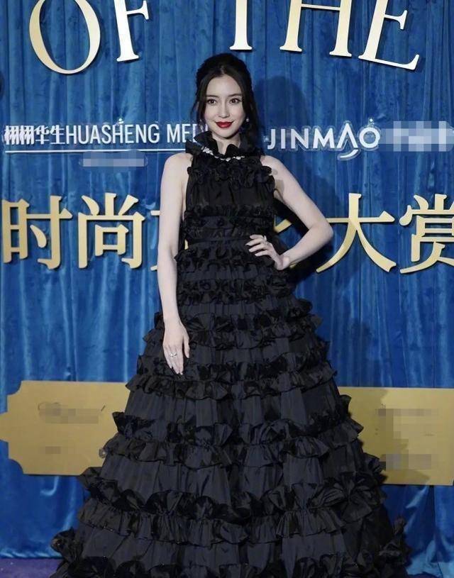 吴谨言秦岚谭卓同框,3人都穿白衣合影,网友:这波回忆杀太美了_演技