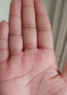 冲天纹压事业线的女人最命苦:冲天纹压事业线,那么青年时期人生顺利