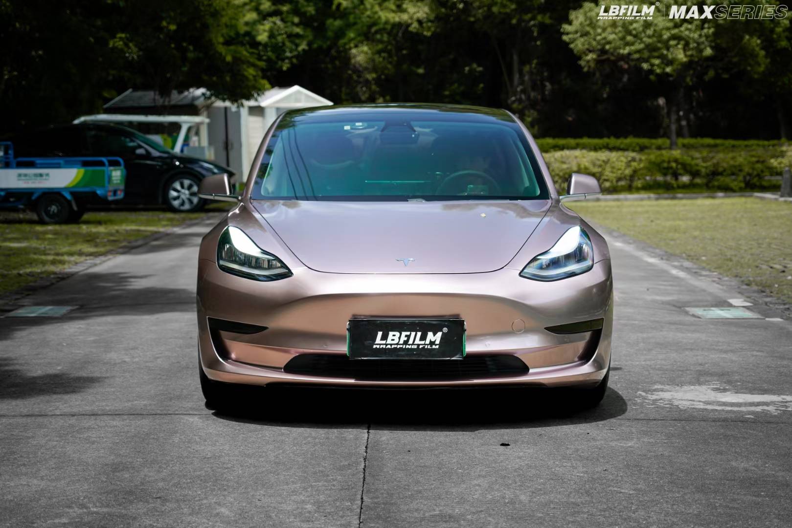 特斯拉model3-lb改色膜原厂漆冰莓粉,清爽宜人 甜而不腻_搜狐汽车