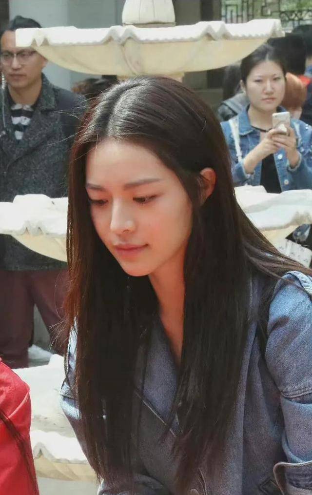 看到16年的钟楚曦,终于知道为什么能让李现念念不忘了_模样_时候_身材