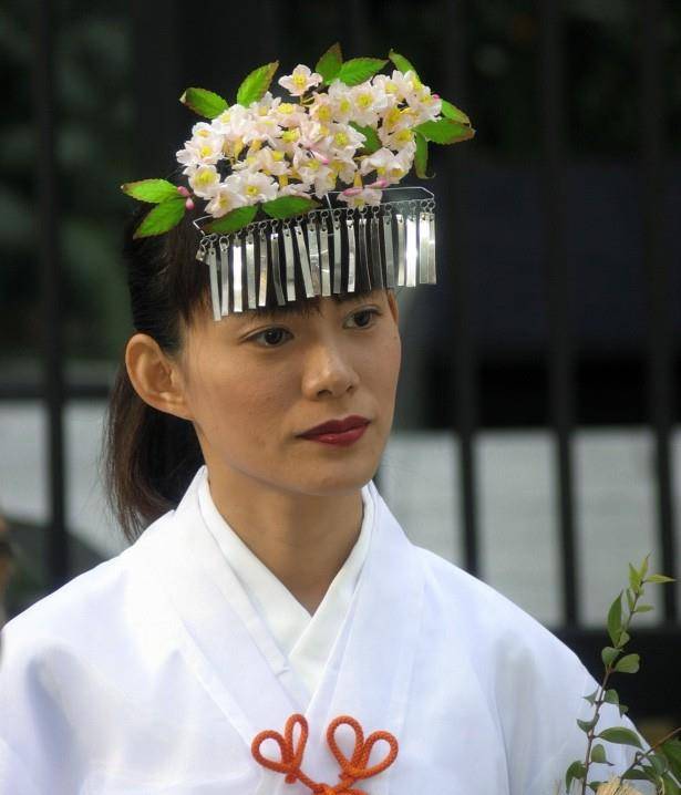 一名在巴西库里蒂巴庆祝日本传统节日的日裔巴西人而因为日本近代经济