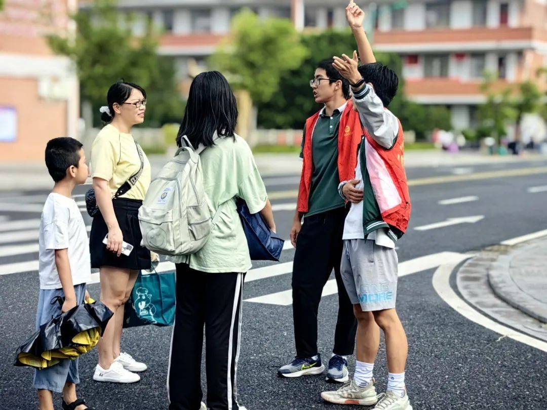 怦然"新"动遇见你——兴国三中2023级新生开学报到_服务_工作_同学