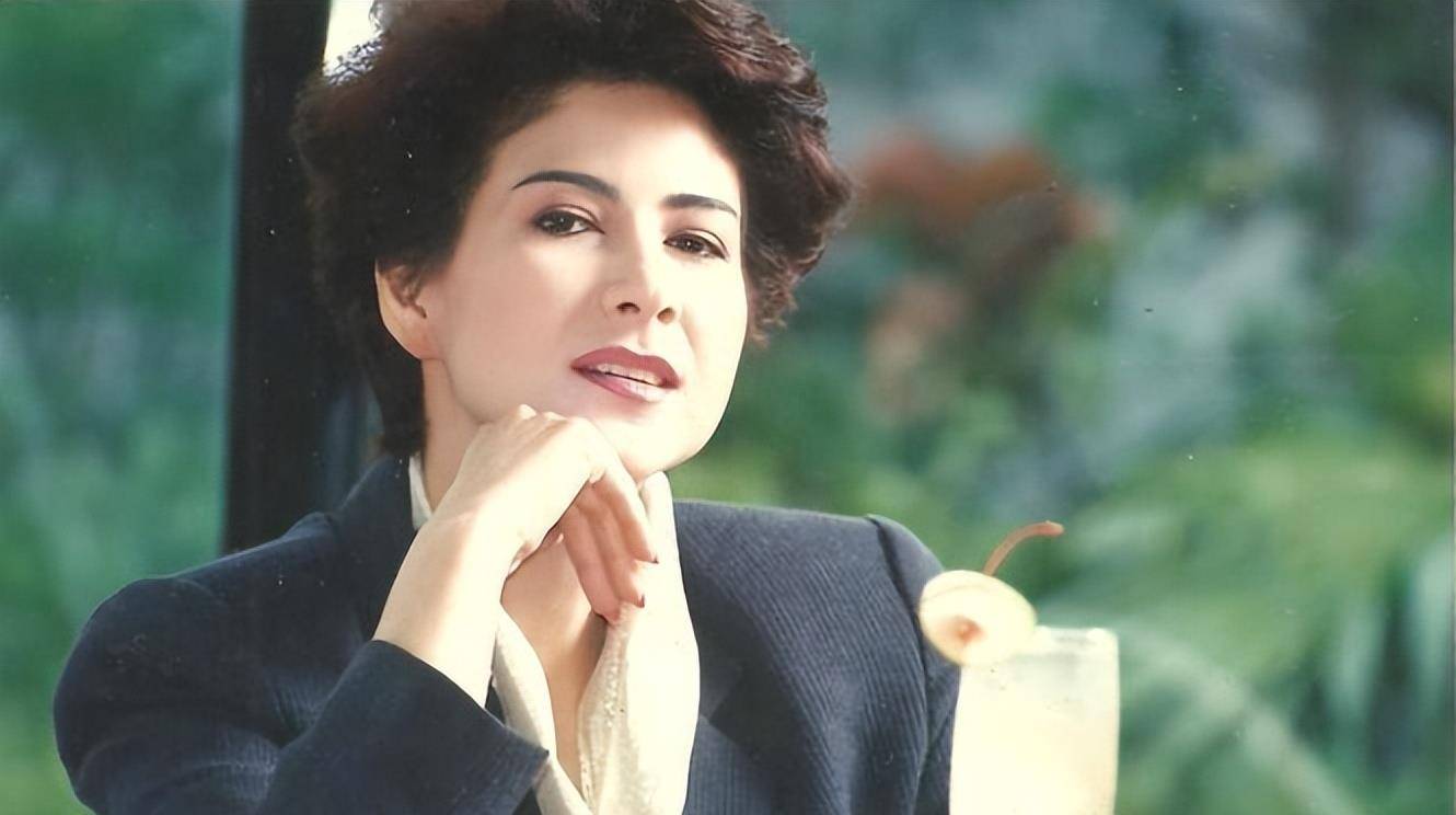 甄妮再为李玟发声:没有处理结果决不罢休,这是对李玟的承诺_音乐_舞台