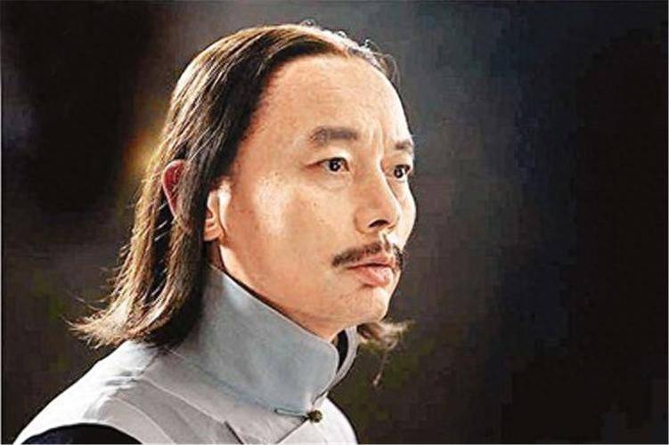 电影《让子弹飞》江洋大盗与冒名顶替的官员之间的斗智斗勇的故事