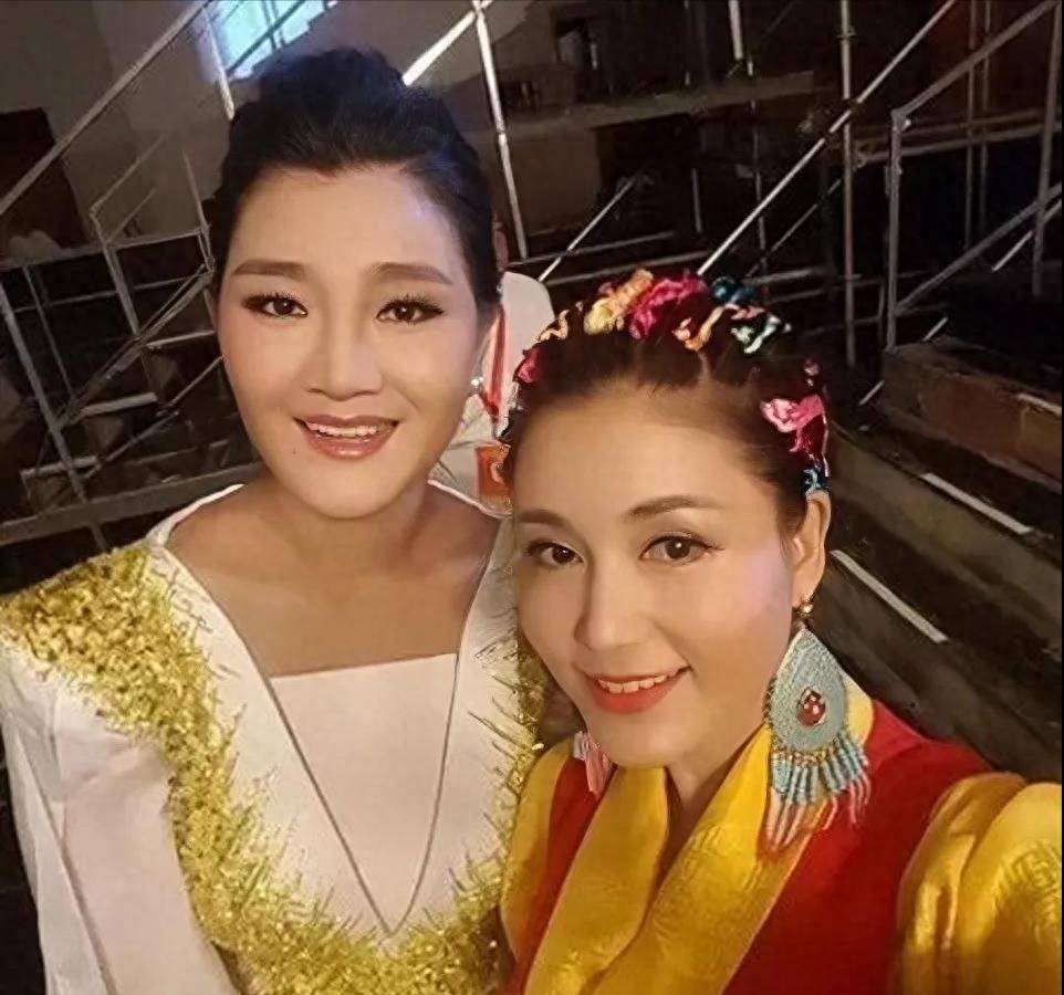 歌手降央卓玛:因丈夫高颜值疯狂倒追,婚后生3胎,如