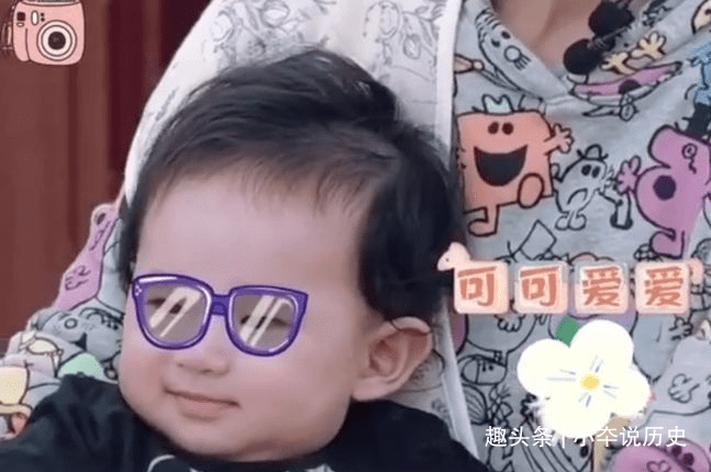 去年8月,hoho出生时,陈小春兴奋地向记者传达,看到儿子不再像自己,他