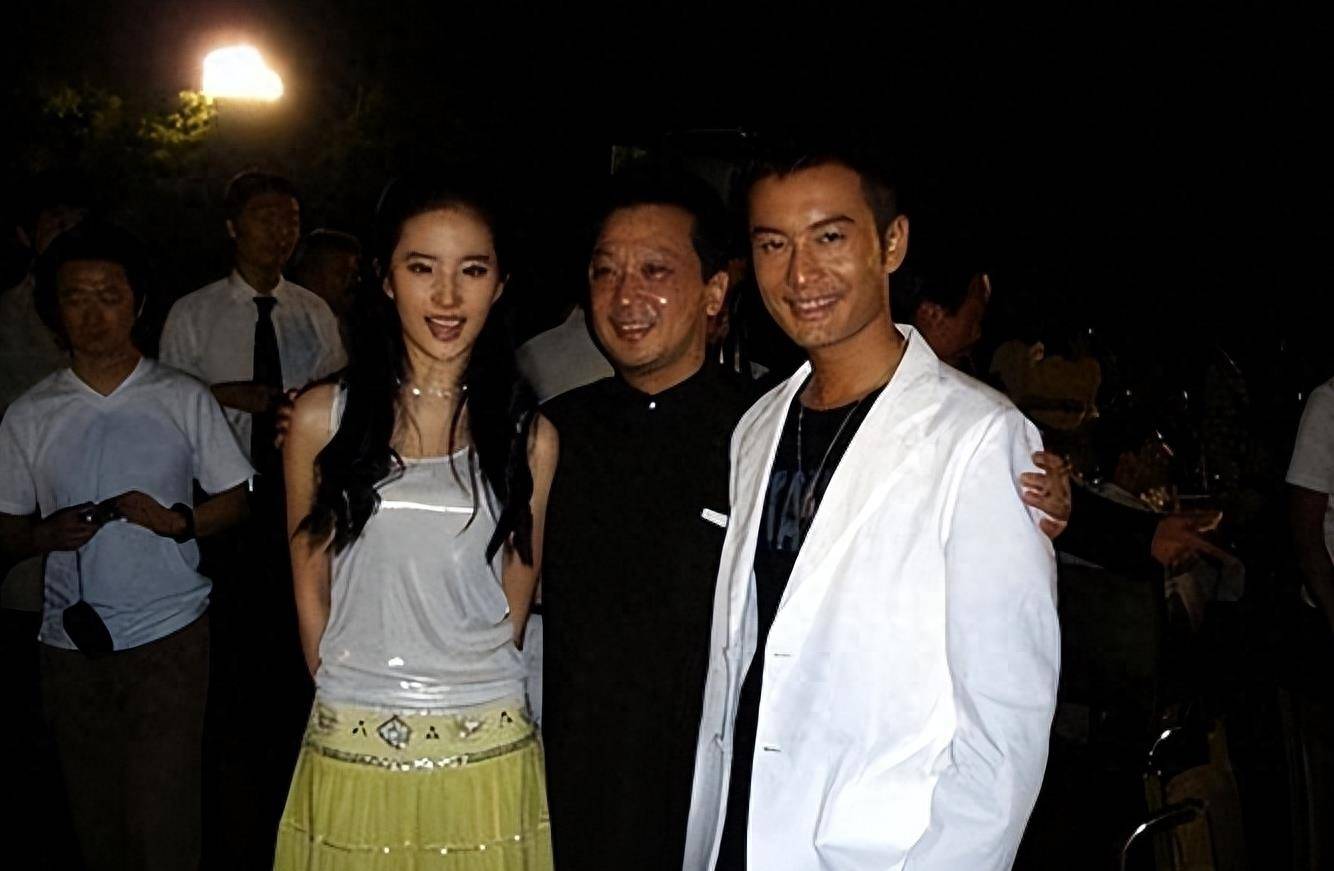 端起碗吃饭放下碗说娘,令国人无比失望!_刘亦菲_日本_生日