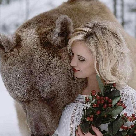 俄罗斯夫妇养了一头熊,还把熊培养成网红,真不愧是"战斗民族"_stepan