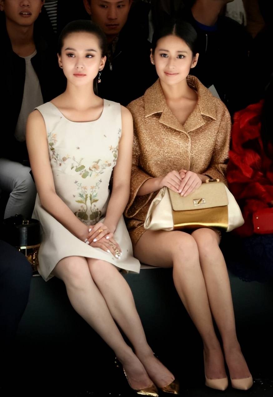 6735岁刘诗诗同框34岁颖儿,一似女神一似村姑,年龄相差仅1岁_白色