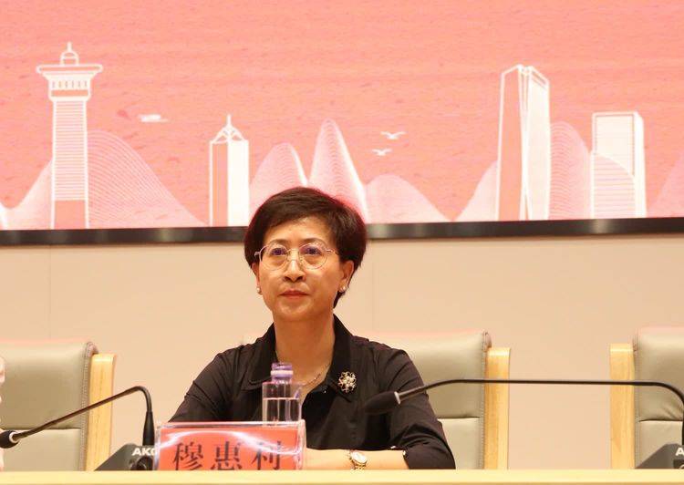 当天的启动仪式由肖邦艺术学校创始人,行政校长黄光辉主持,乌鲁木齐