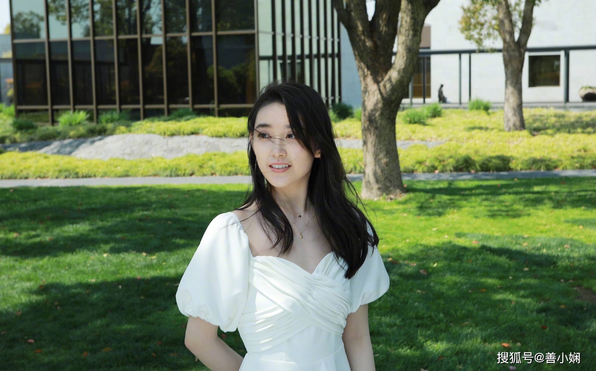 而有关蒋依依的新剧和广告主都没有发声,显然都在等,想让子弹再飞一会