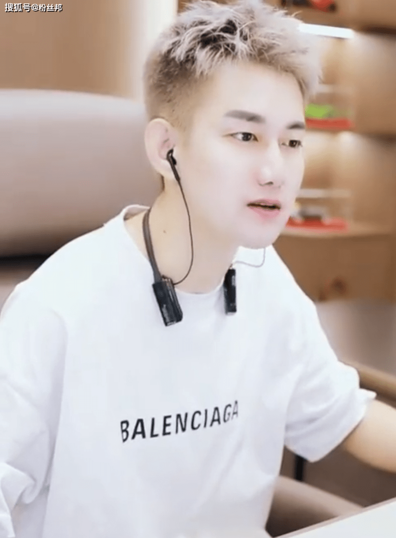 阿哲否认被辛巴"收编",只是后续有合作,已在杭州购420平豪宅_直播