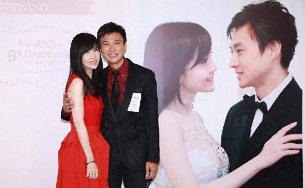 被老公倪震劈腿7次,"玉女掌门"周慧敏是真卑微,还是有苦难言_刘锡明